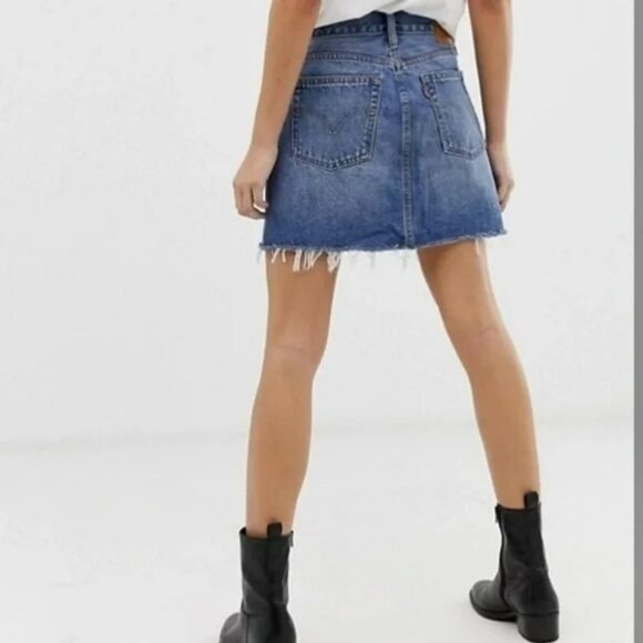 LEVI'S DENIM MINI SKIRT WITH DISTRESSING & RAW HEM SIZE 24 - Picture 12 of 12